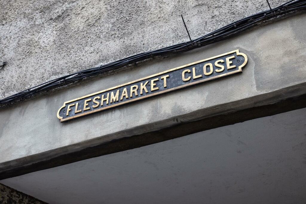 Close3.jpg