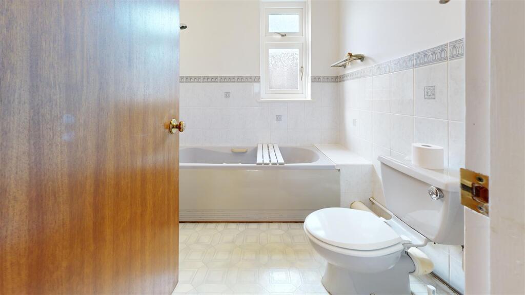 Bathroom (15).jpg