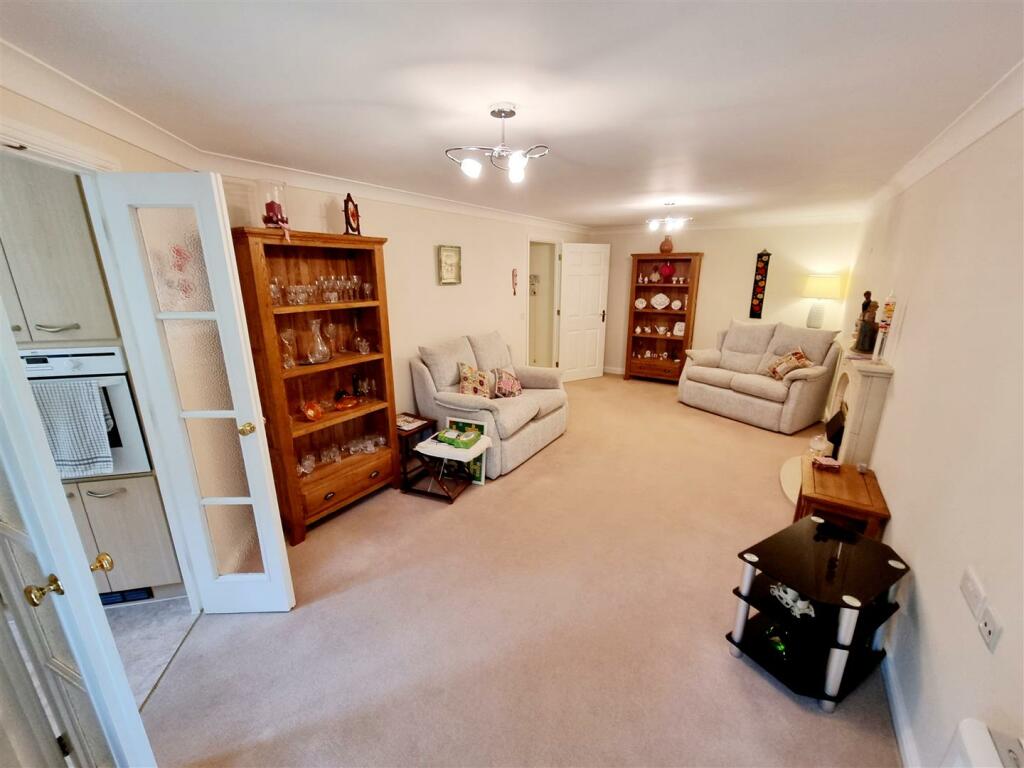 Sitting room 1.jpg