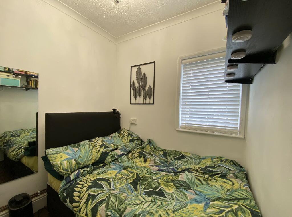 Ground floor bedroom/study
