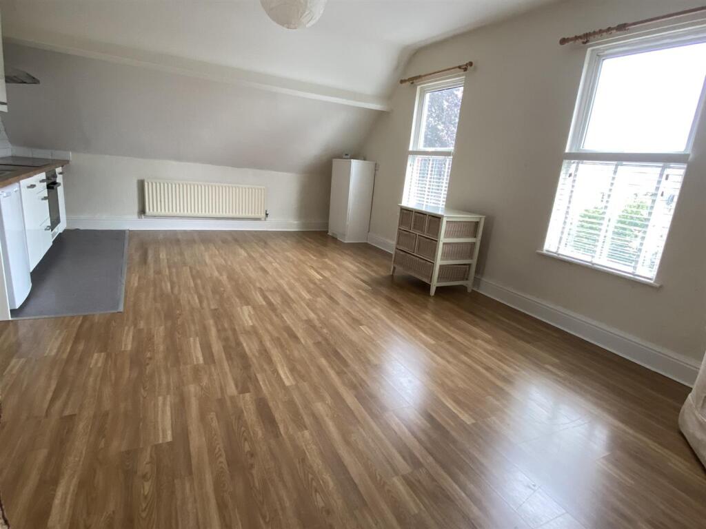 Open plan living/dining kitchen
