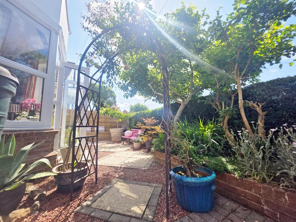 Arch to Front Garden