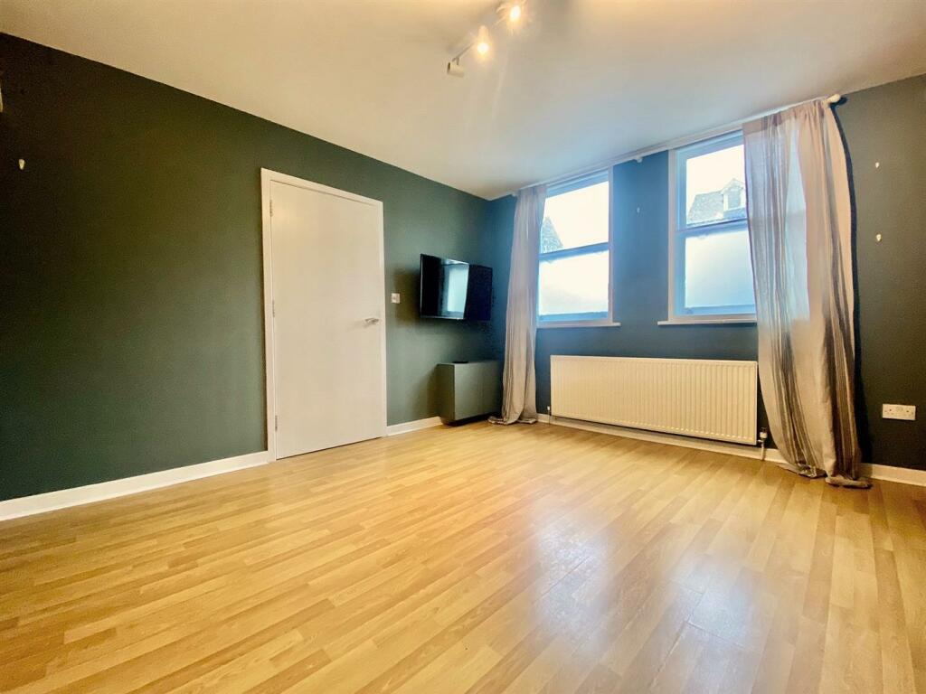Bedroom 2.2.jpg