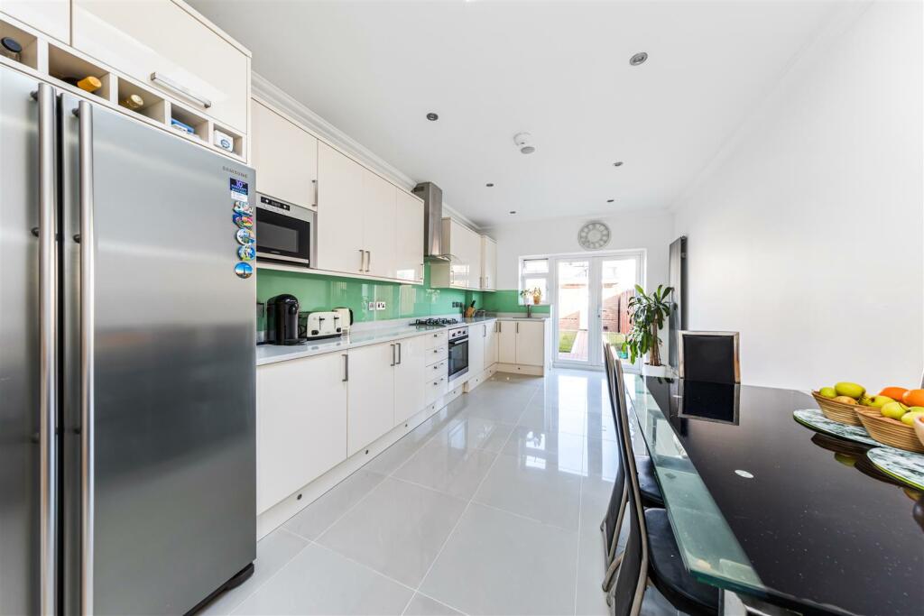 Shortlands Road, E10