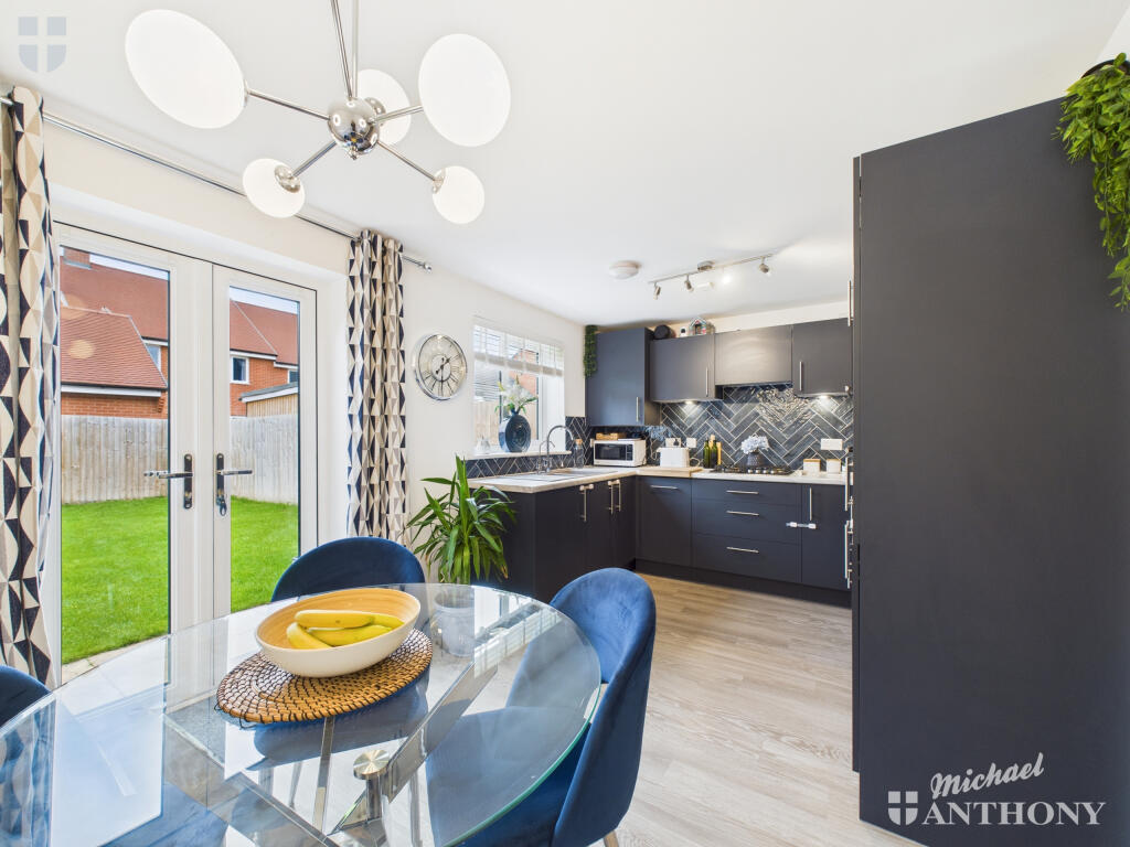 CAM03218G0-PR0790-STILL004