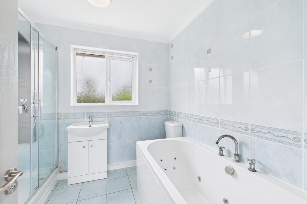 Ensuite to Principle Bedroom