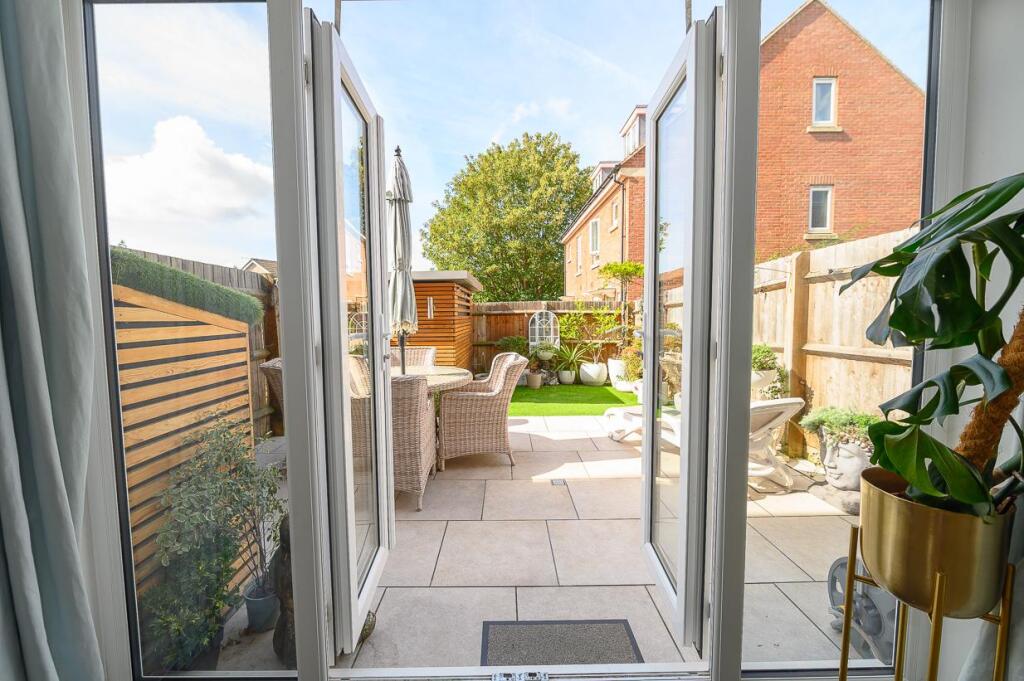 Rear garden pic 2.jpg