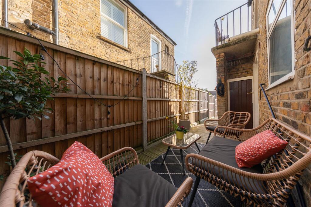 Albert Road E10