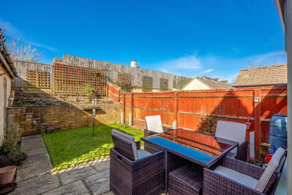 8 Foxfield Court-15.jpg