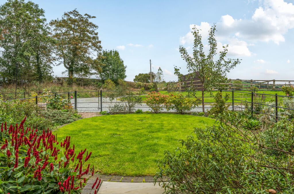 1360696-6-68dd20a...