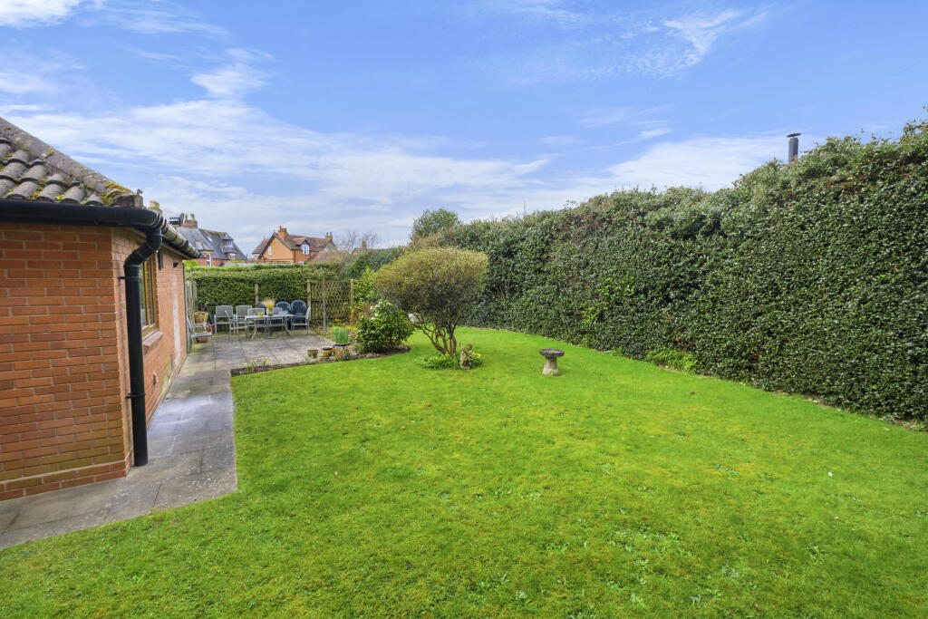 Communal Garden with Patio