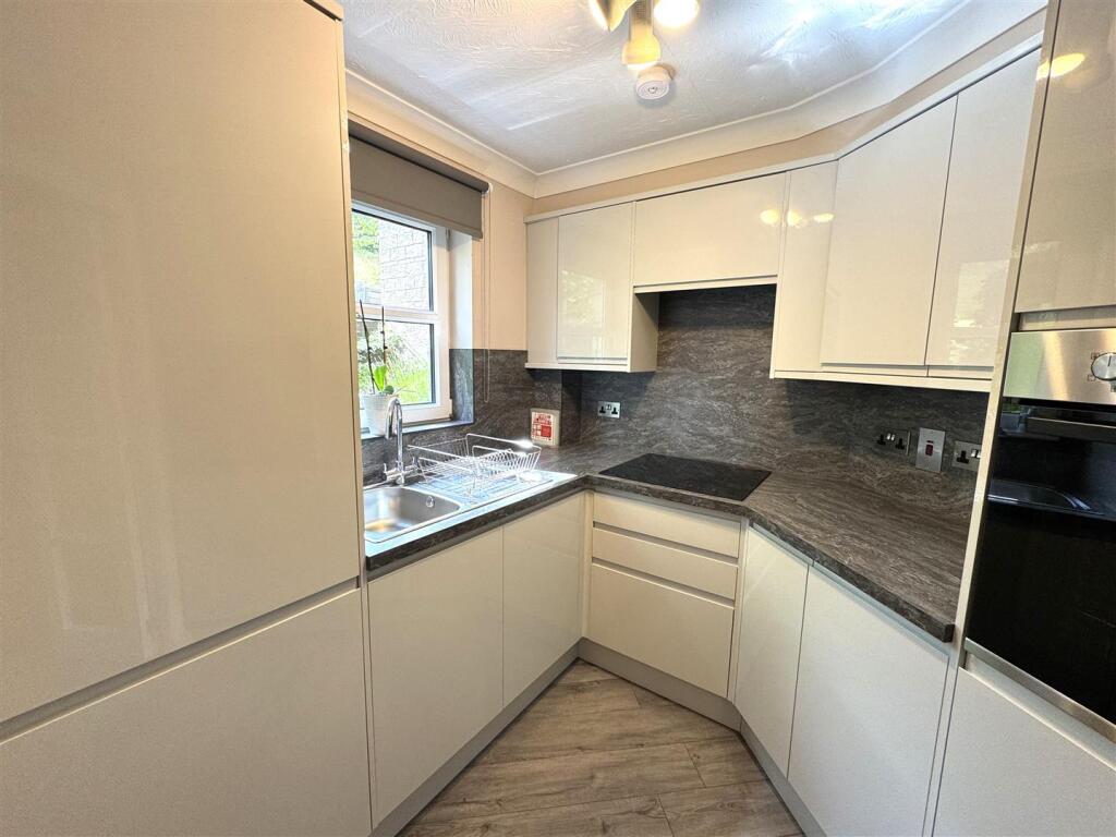 KITCHEN 1.JPG