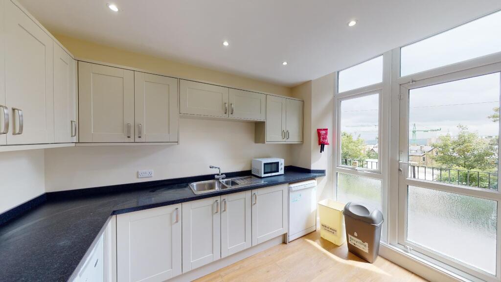 557-Crookesmoor-Road- Kitchen.jpg