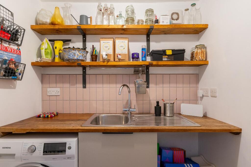 0R6RFS - Pantry A.jpg