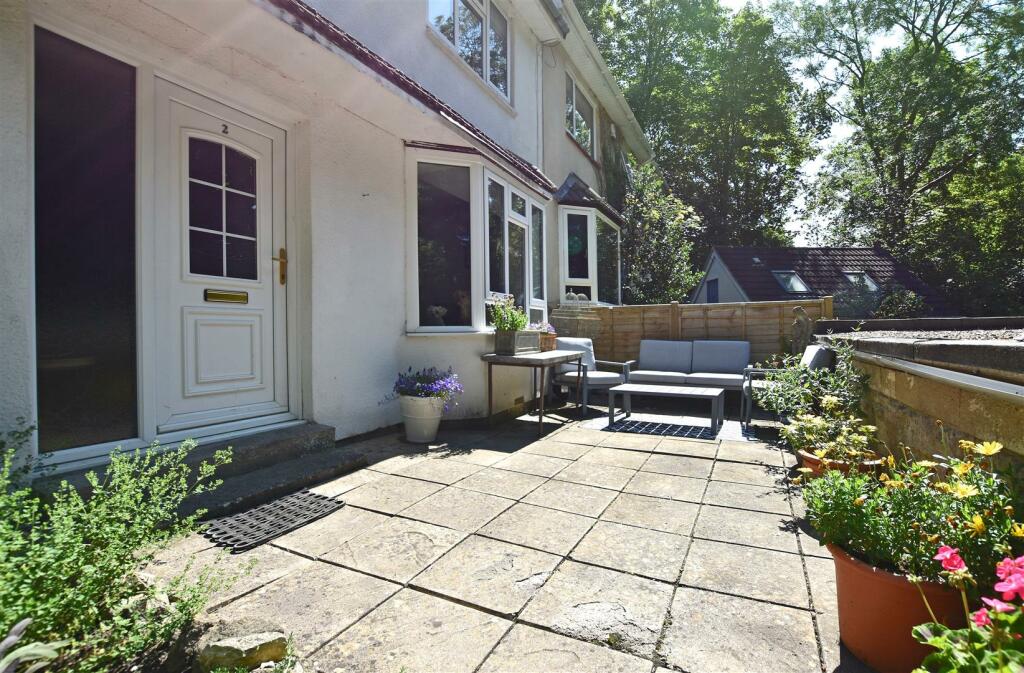 Front Patio Area.JPG