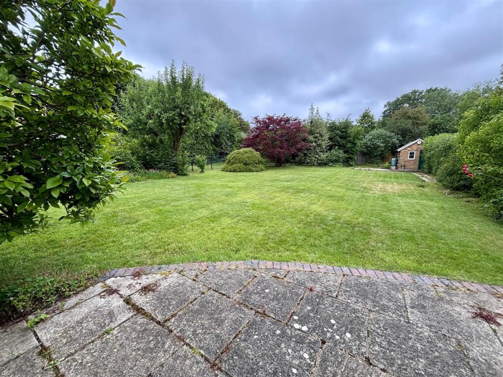 Little Oaks - garden 1.jpg