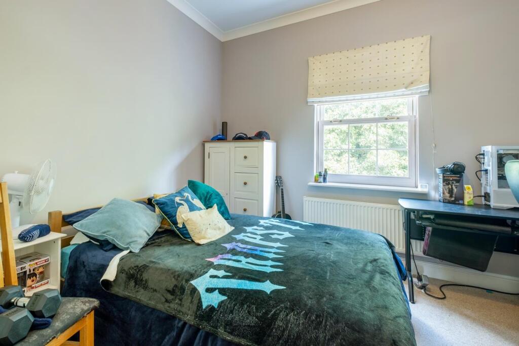 53 Cobb Close-26.JPG