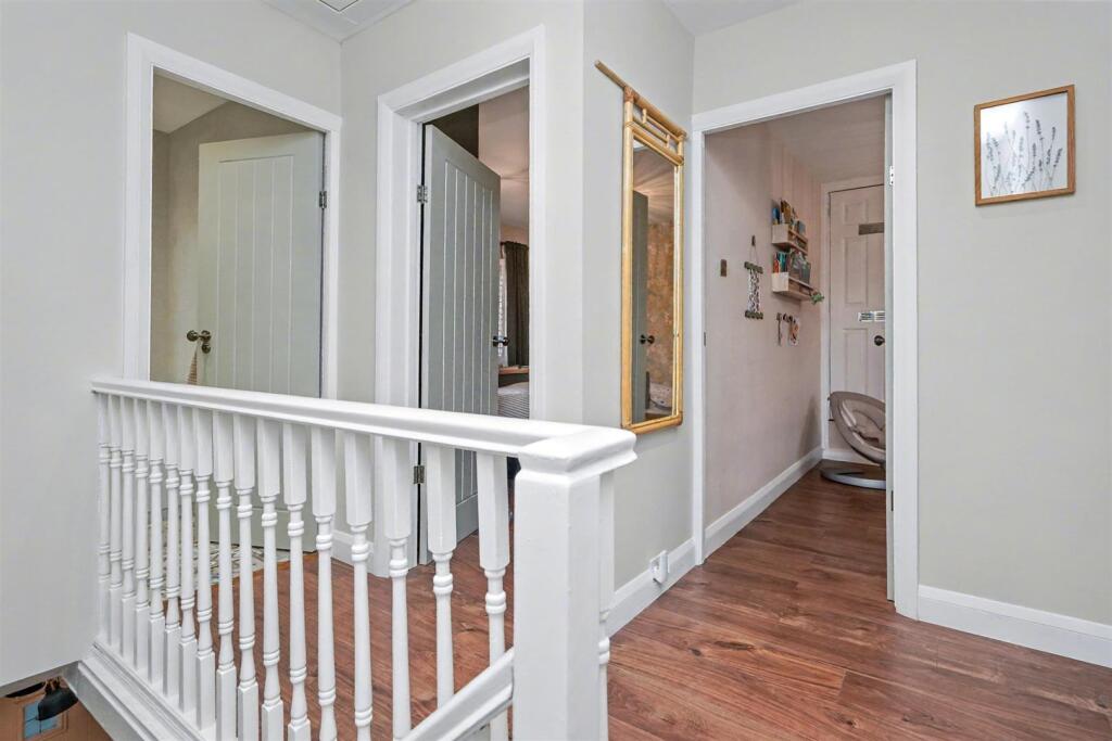 14 England Cresent-5.jpeg