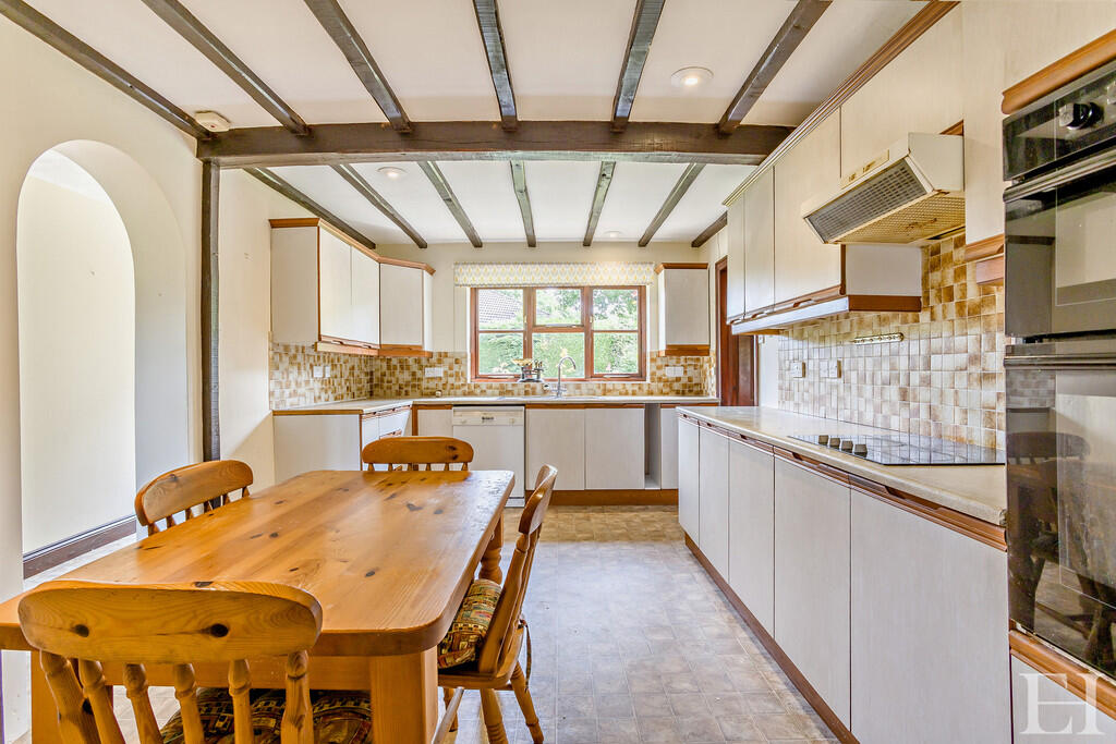 8652915-interiorW...