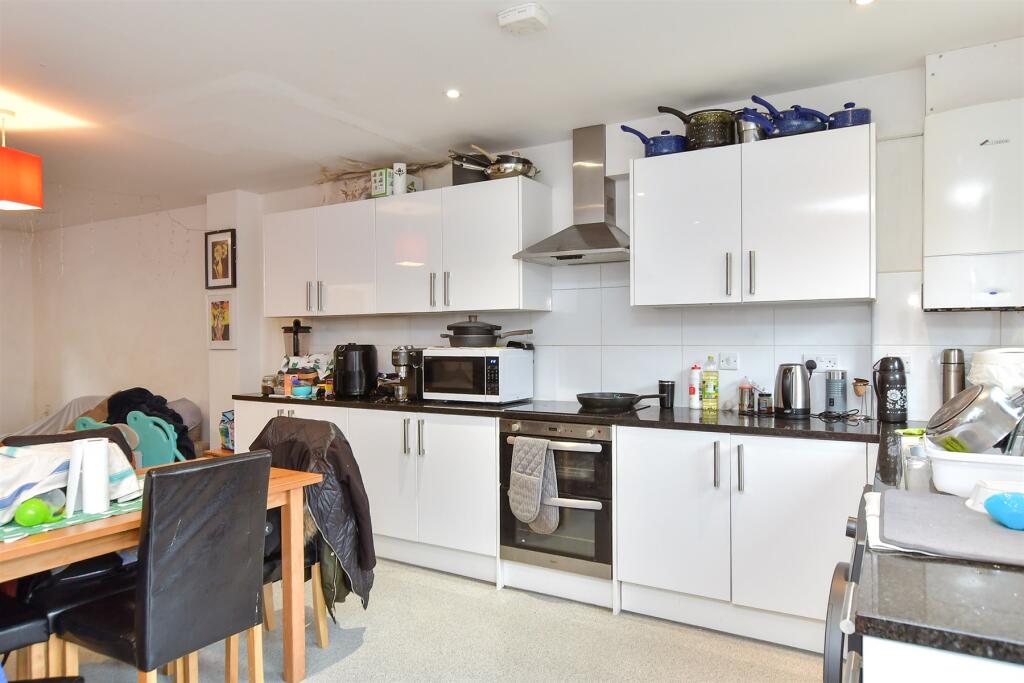 Kitchen/ Dining Area