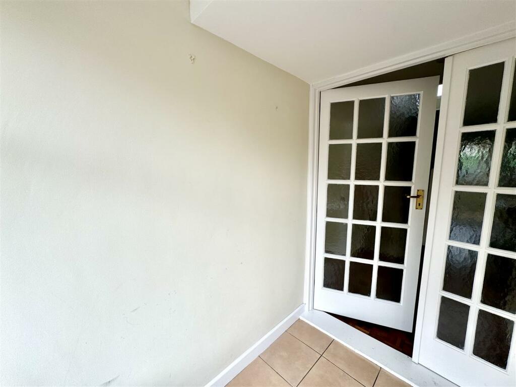 ENTRANCE PORCH