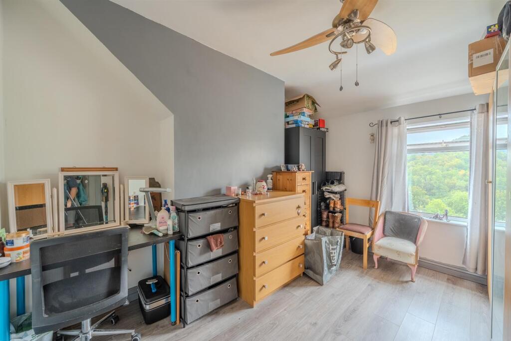 2 Woodview Terrace-3.jpg