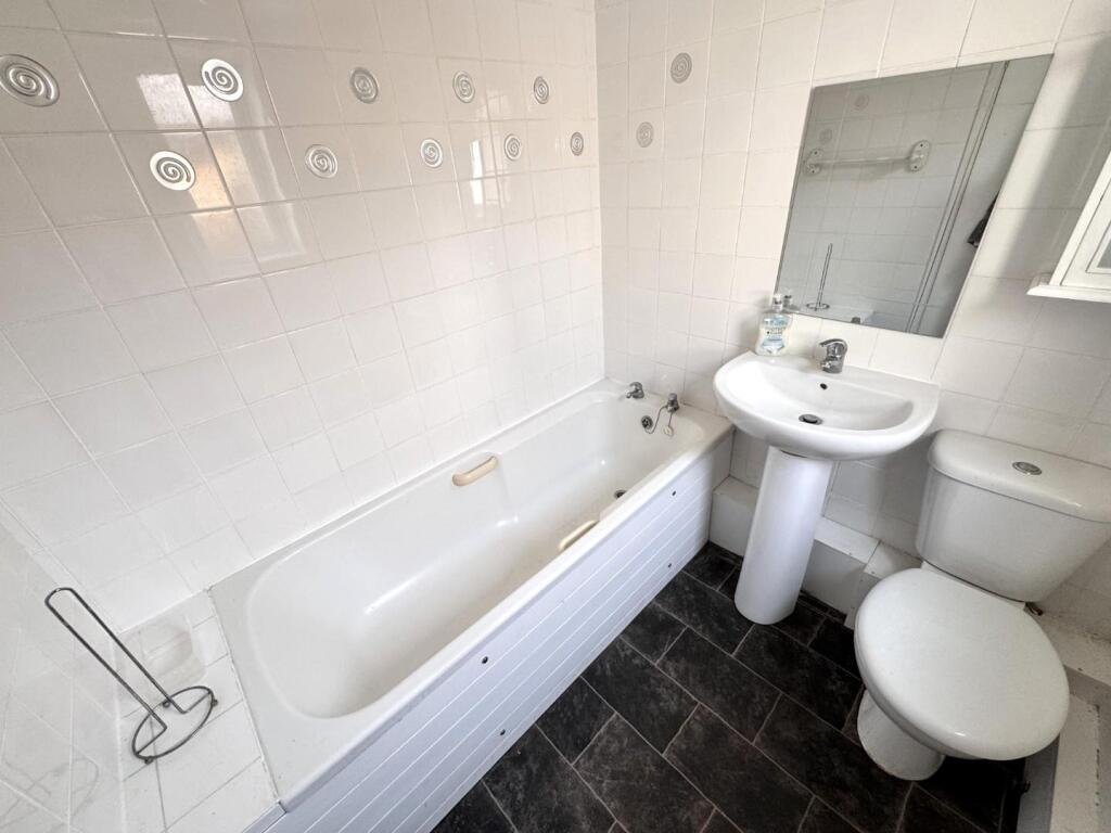 GROUND FLOOR BATHROOM