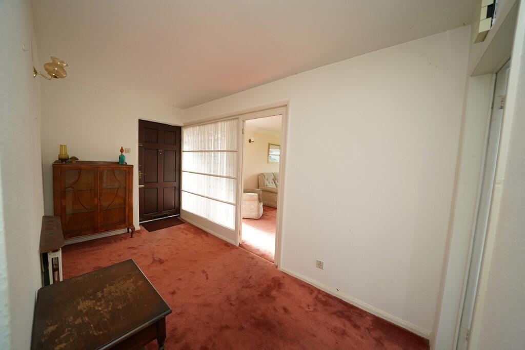 Wide entrance hal...