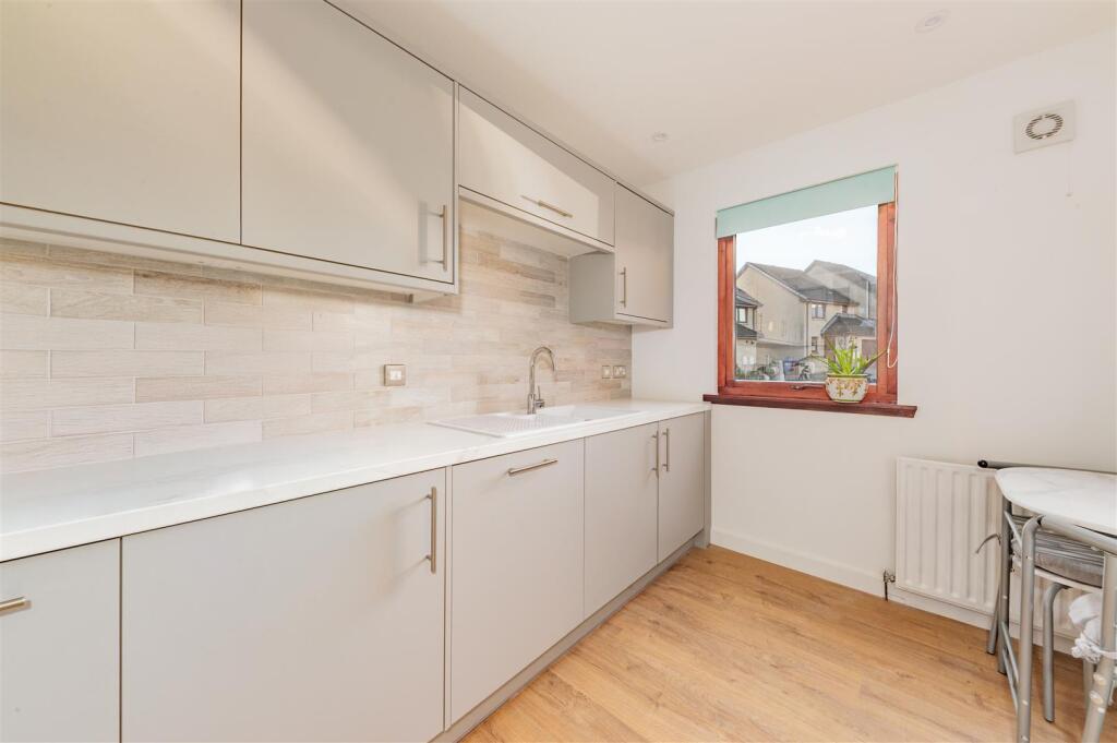 13 Harestane grove Dundee-5.JPG