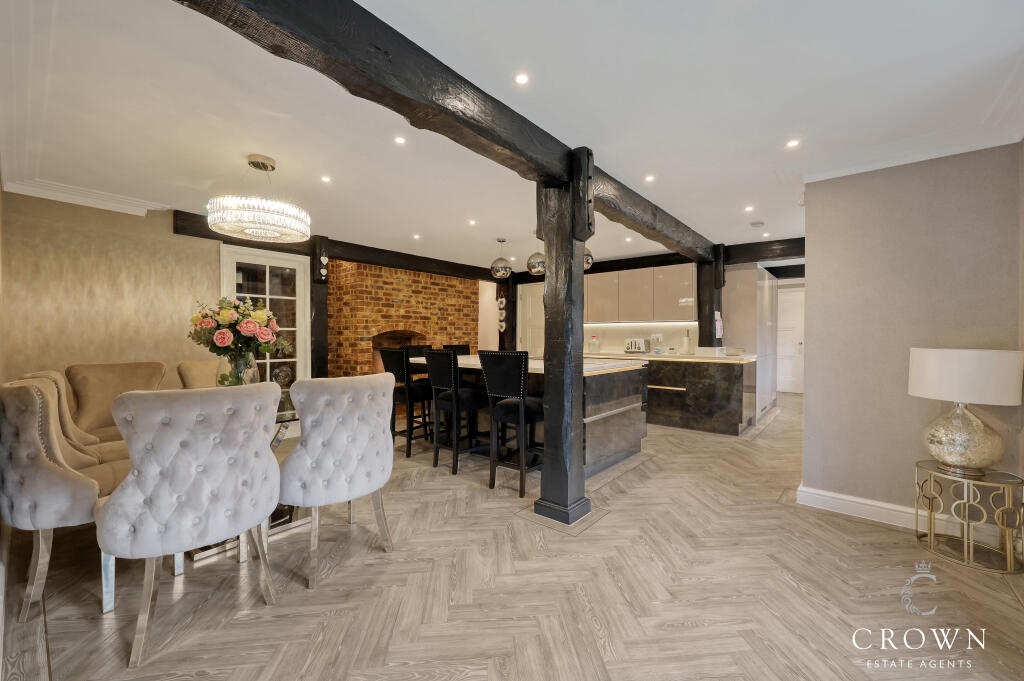Kitchen/Dining Area