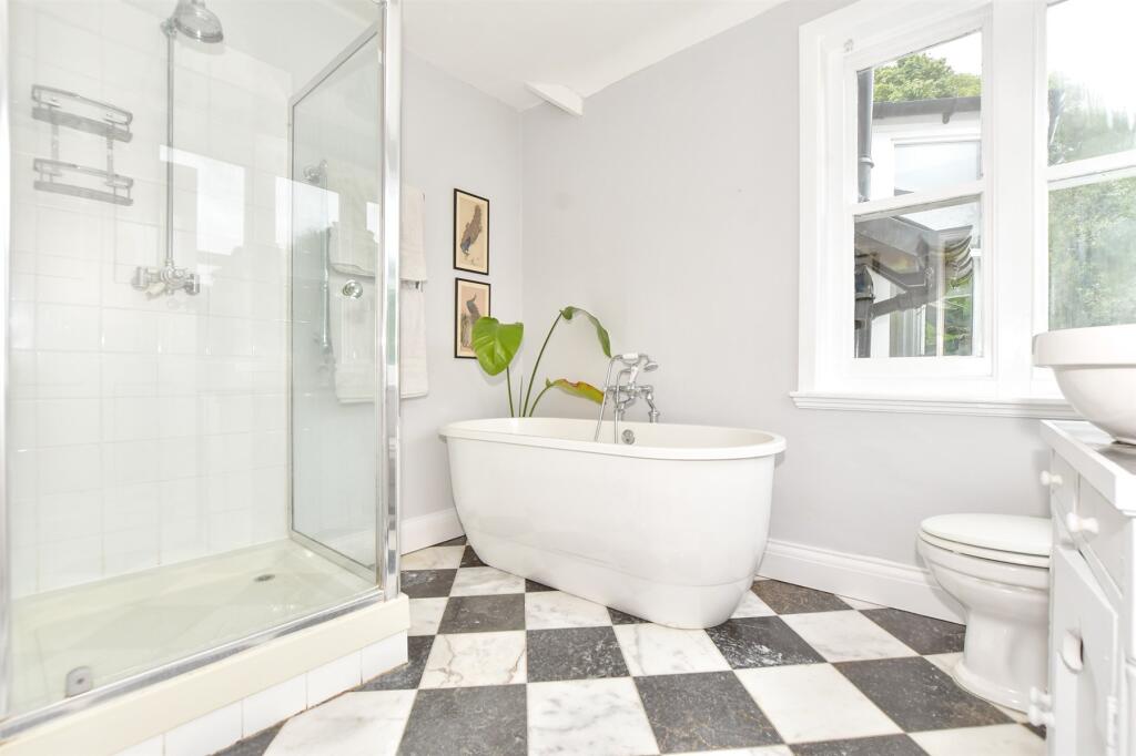 En-Suite Bathroom