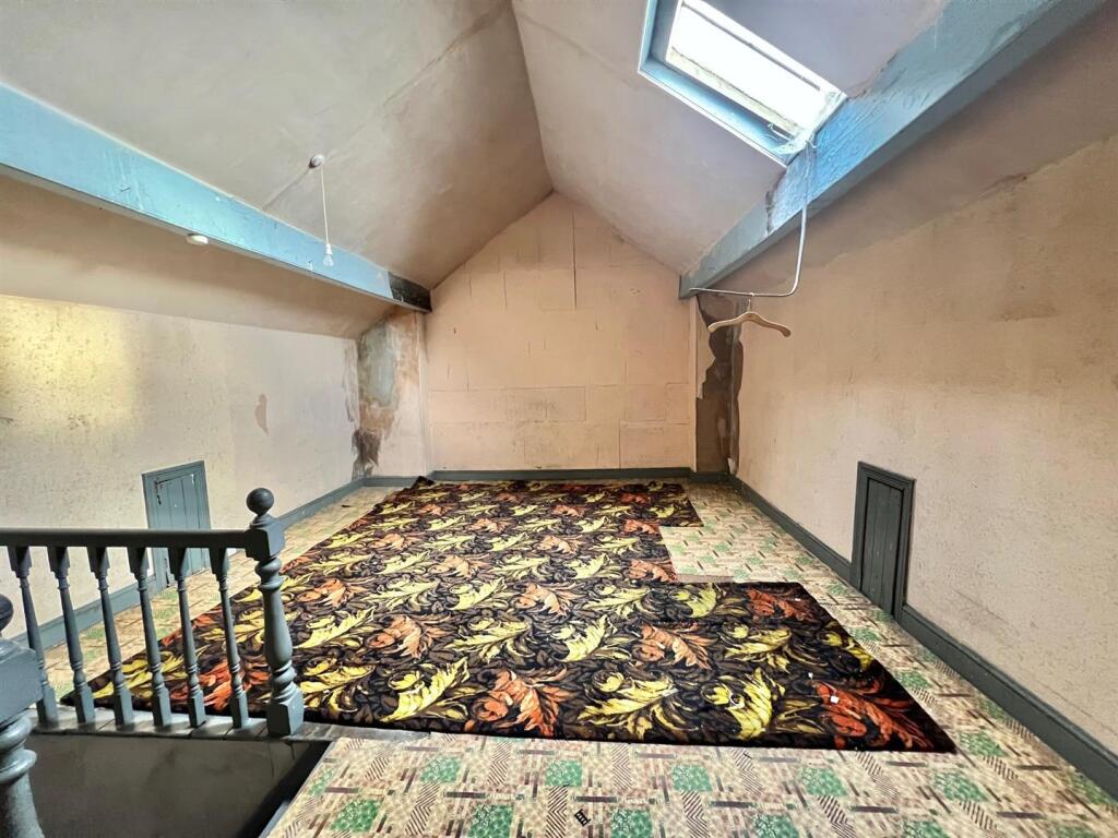 Bramleys Estate Agents - Wellington Street - Lindl