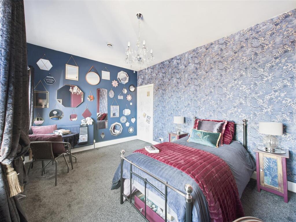 Bedroom: