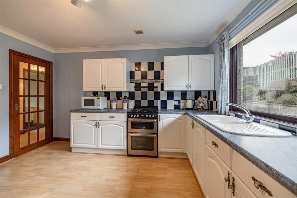2 Kingsknowe Gardens Galashiels 12.JPG