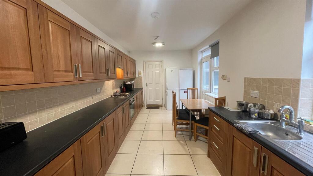 41 Heathcote Street Kitchen.jpg