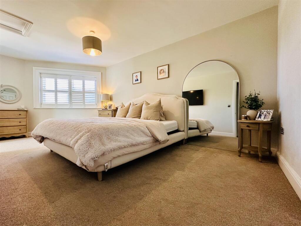 MASTER BEDROOM