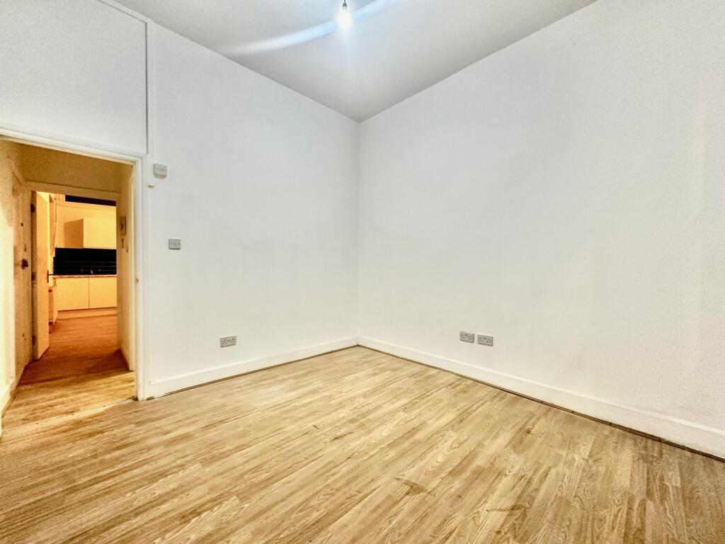 One Bedroom Ground Floor Flat available to rent i