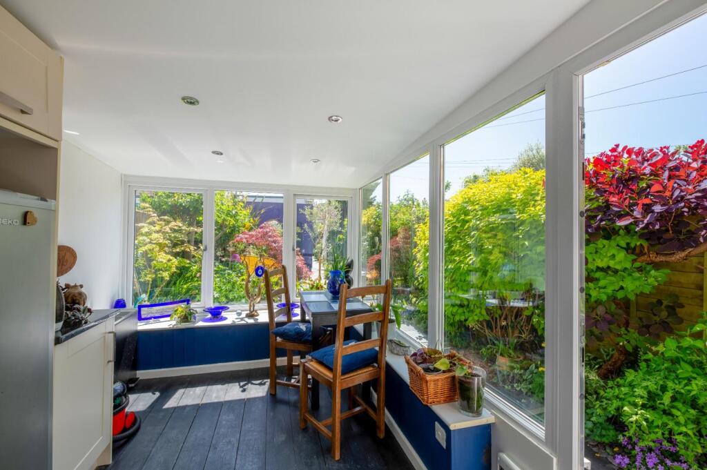 28 Hawthorne Grove-20.jpg