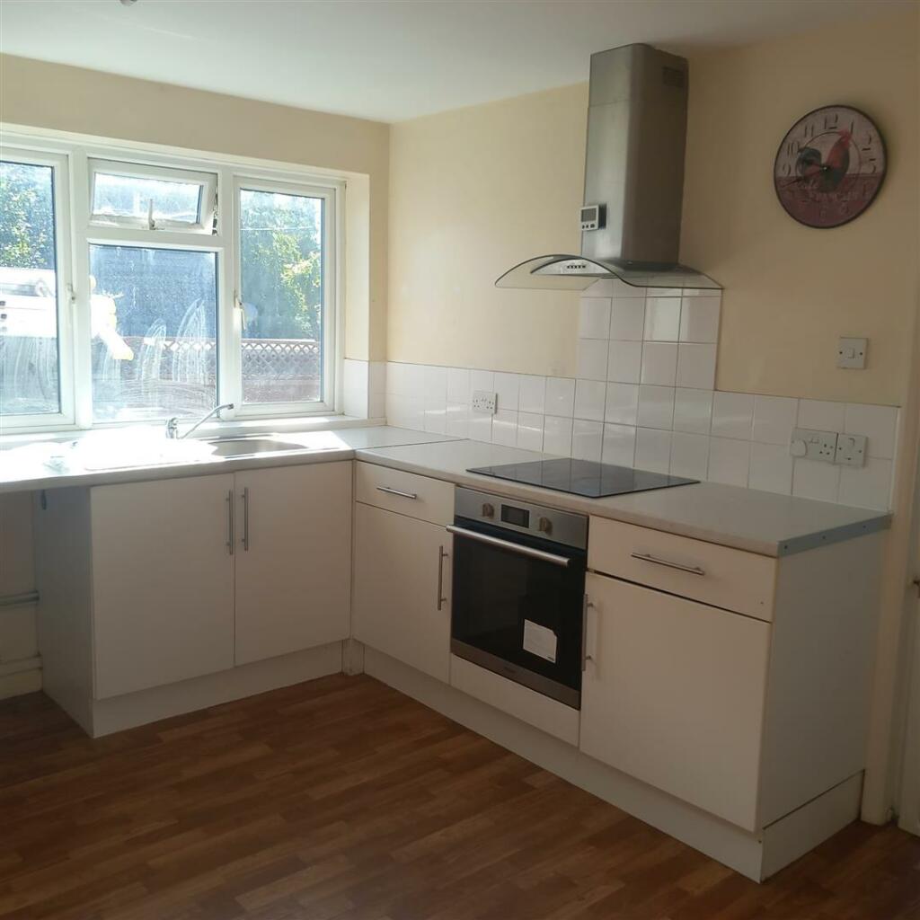 Kitchen - Main.JPG