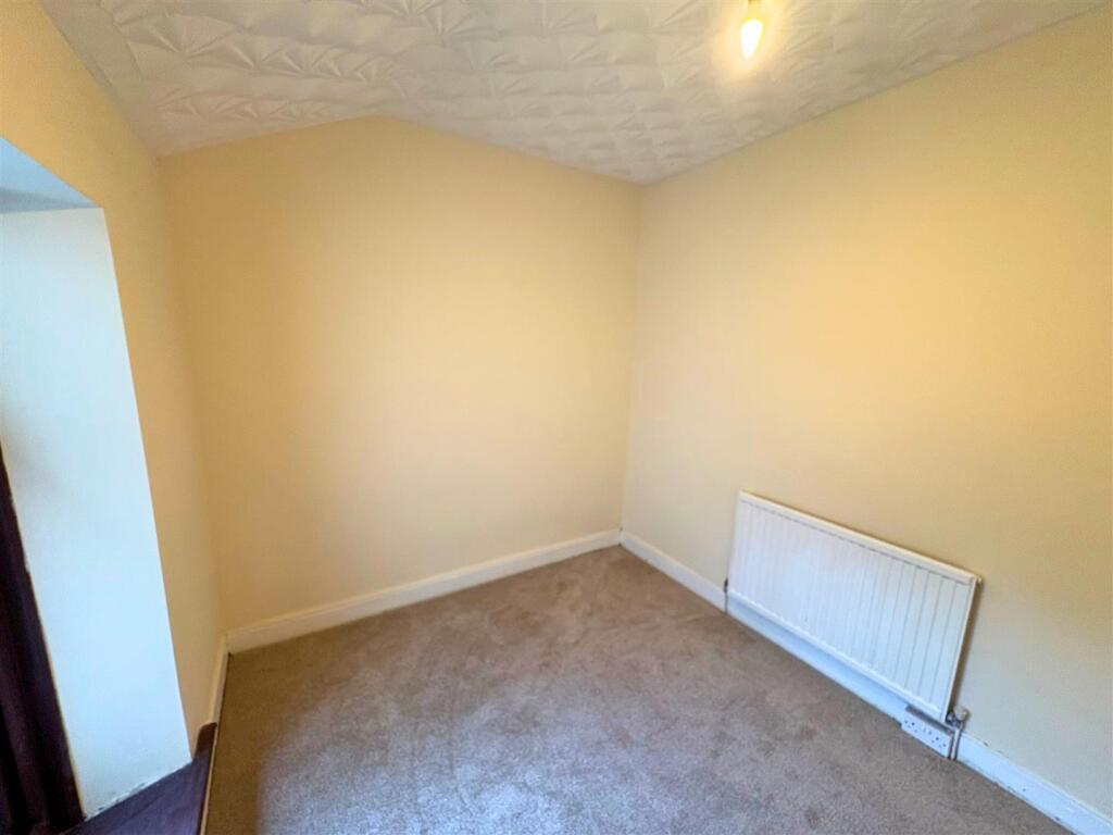 Bedroom 2a (edit).jpg