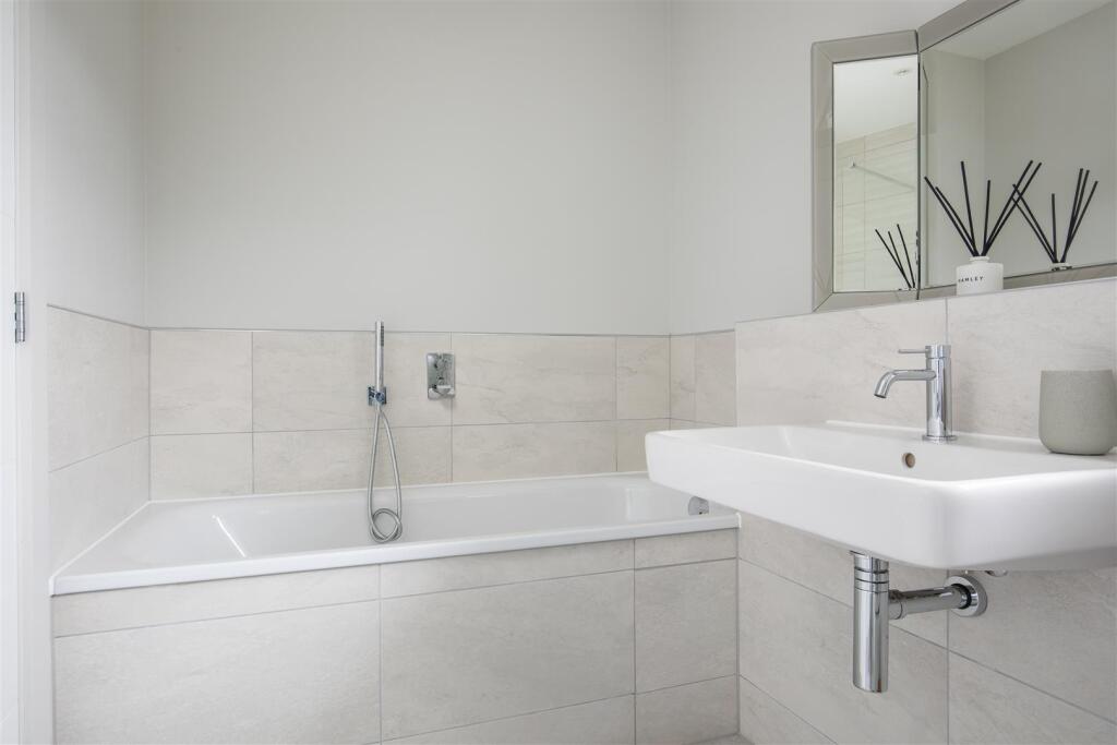 Bath in En-Suite