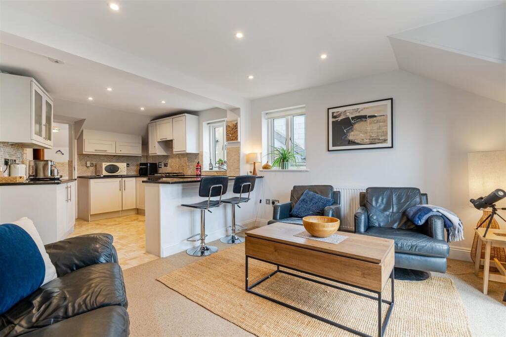 A15 - 6 Endsleigh Court, Stoke Fleming - 251111.jp