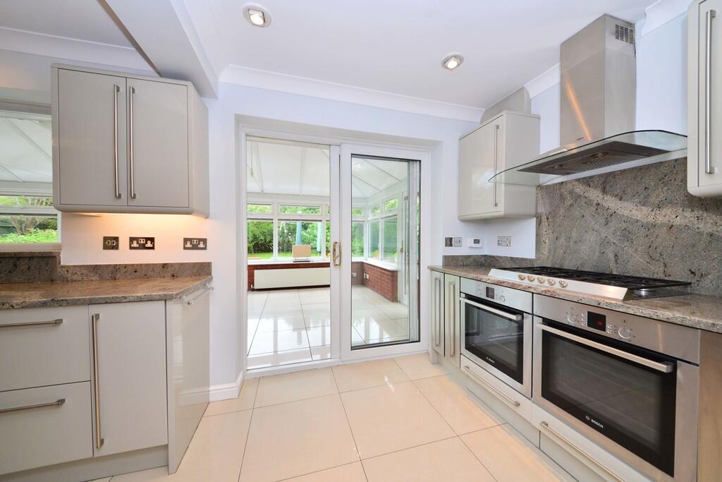3 Deeley Close - ...