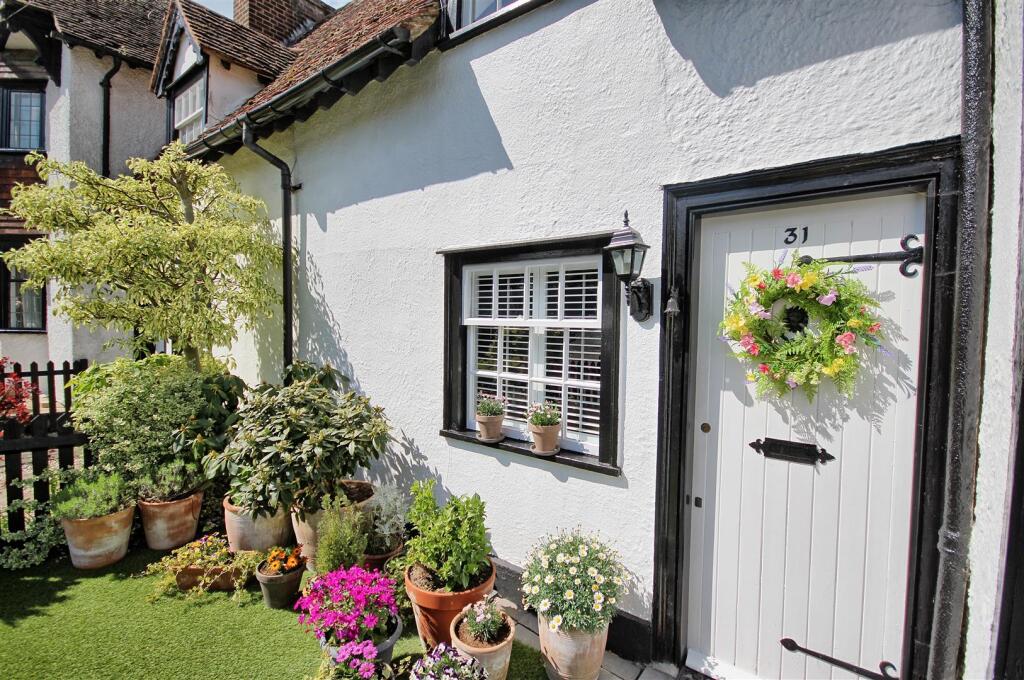 FRONT GARDEN