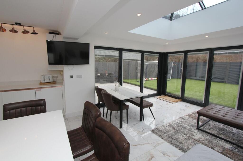 Social Living Area (open to the kitchen)