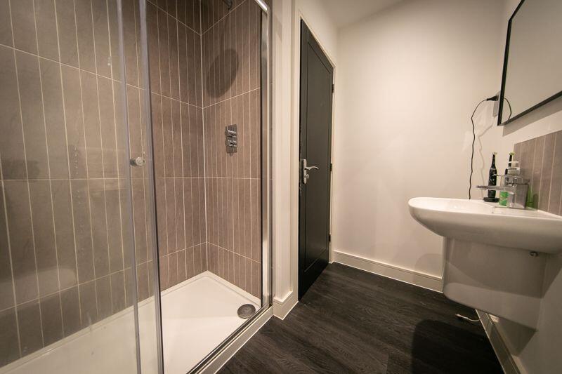 Bedroom 1 en-suite