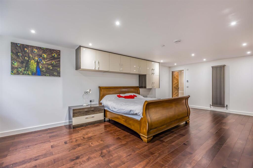 Apartment B, Clearwater Apartments, South Parade, 
