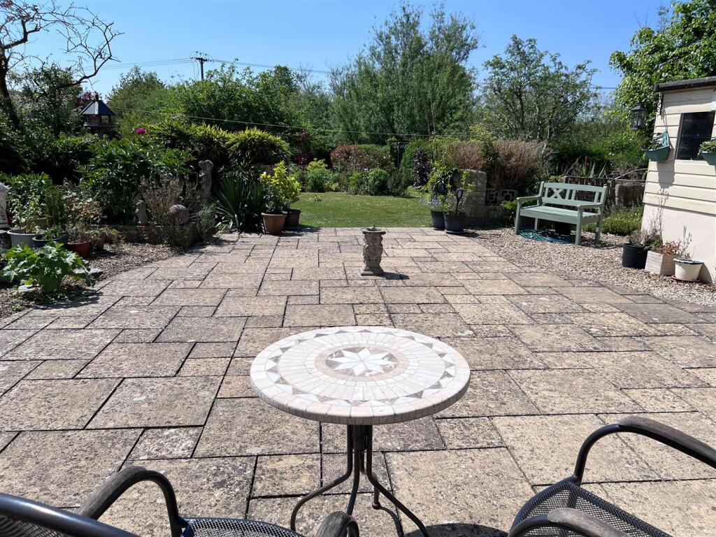 Rear garden 2.jpg