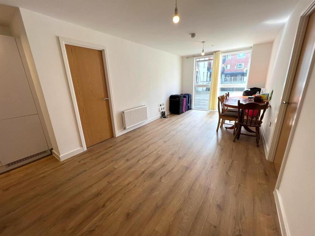 Living Room pic 2.jpeg