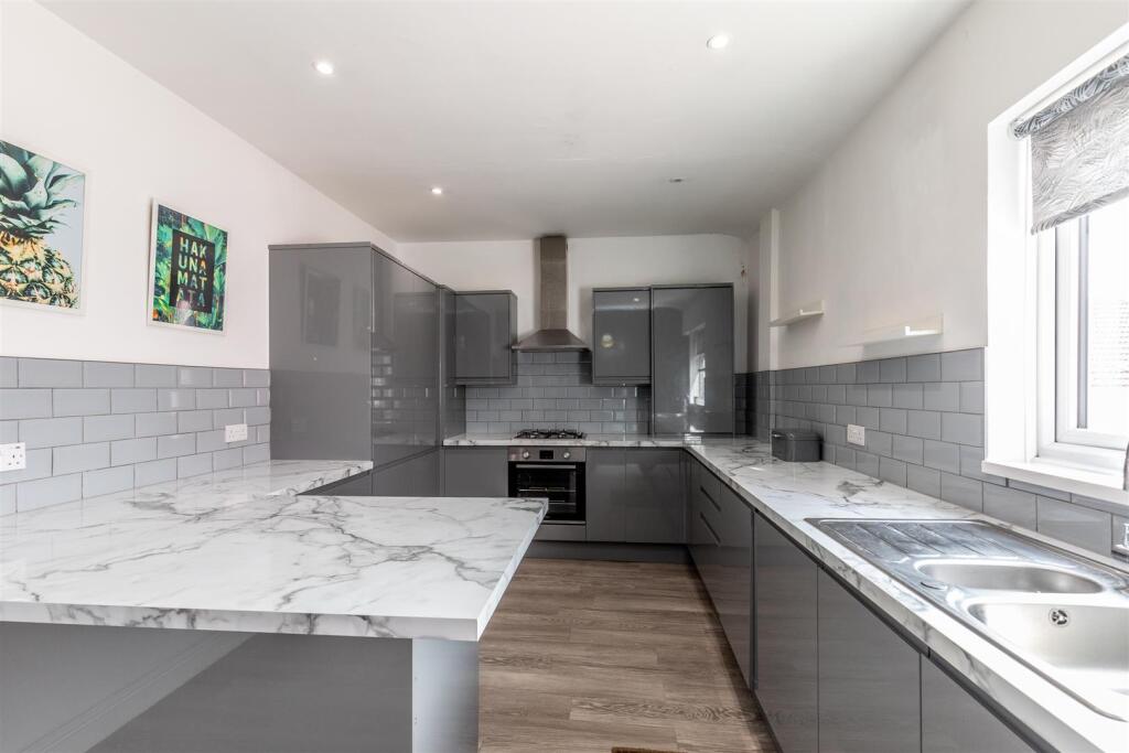 Henleaze Road, Henleaze Kitchen 4.jpg